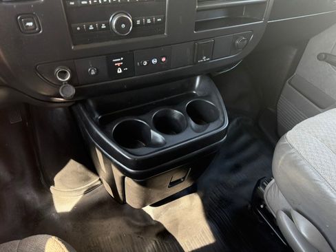 Used 2018 Chevrolet Express 3500 w/ Chrome Appearance Package RWD image 17