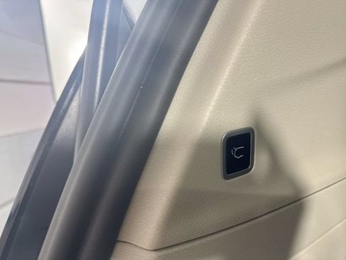 Used 2023 Chrysler Pacifica Touring-L FWD image 34
