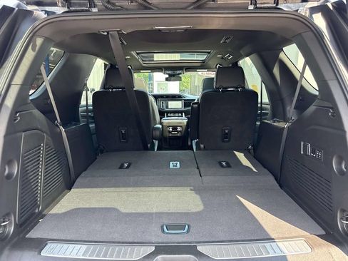 Used 2023 GMC Yukon Denali AWD/4WD image 17