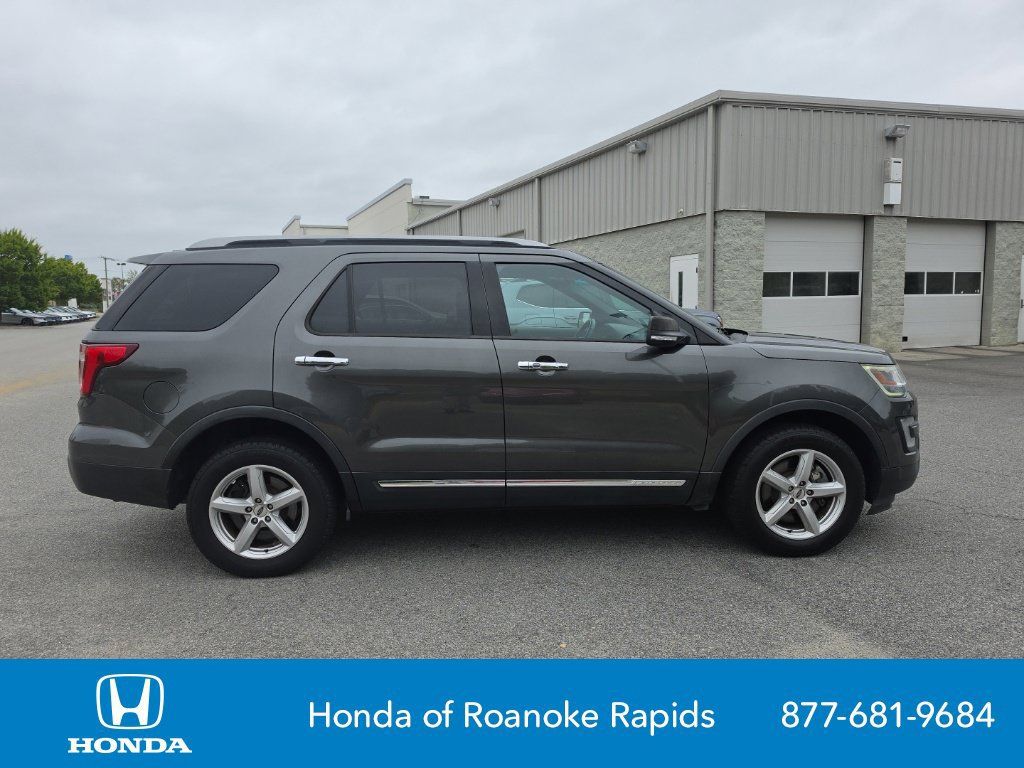 Used 2017 Ford Explorer XLT w/ Equipment Group 202A AWD/4WD image 6