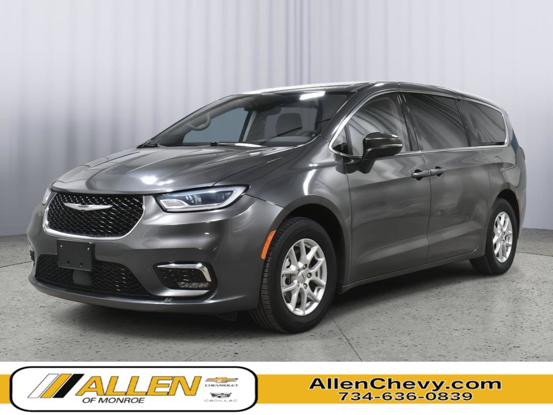 Used 2023 Chrysler Pacifica Touring-L FWD image 1