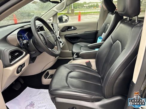 Used 2023 Chrysler Pacifica Touring-L FWD image 50