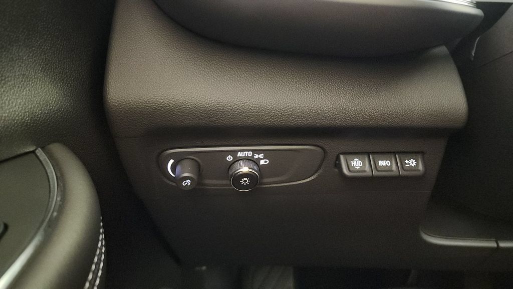 Used 2023 Buick Envision Avenir AWD/4WD image 23