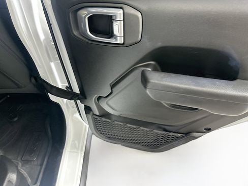 Used 2023 Jeep Wrangler Unlimited AWD/4WD image 28