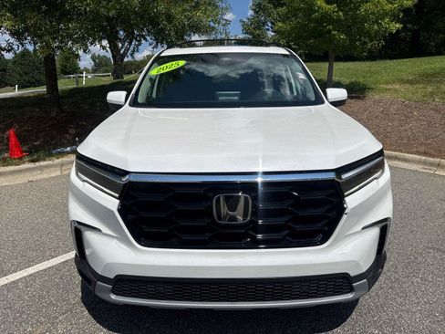 Certified 2025 Honda Pilot Touring image 2
