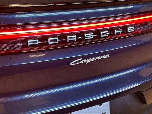 Certified 2025 Porsche Cayenne Coupe AWD/4WD image 13