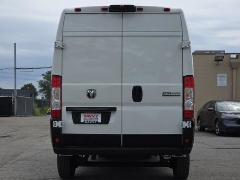 Used 2024 RAM ProMaster 2500 w/ Convenience Group FWD image 12