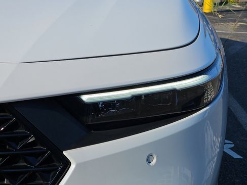 Used 2025 Honda Accord Touring image 9