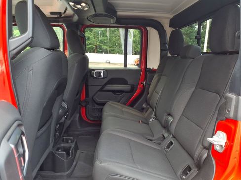 Used 2022 Jeep Gladiator Overland w/ Cold Weather Group AWD/4WD image 8
