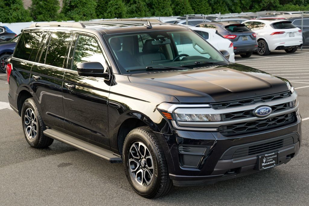 Used 2023 Ford Expedition XLT AWD/4WD image 9