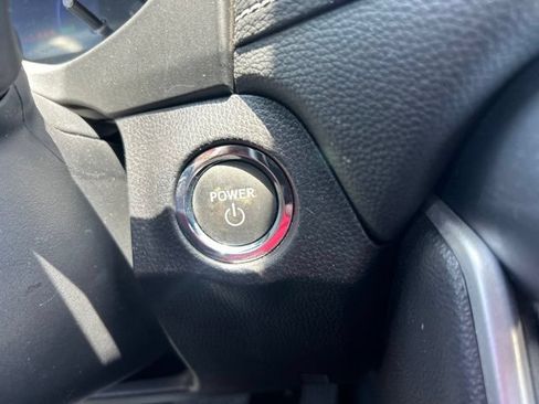 Used 2025 Toyota RAV4 XLE AWD/4WD image 19