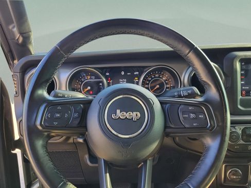 Used 2021 Jeep Gladiator Sport image 12