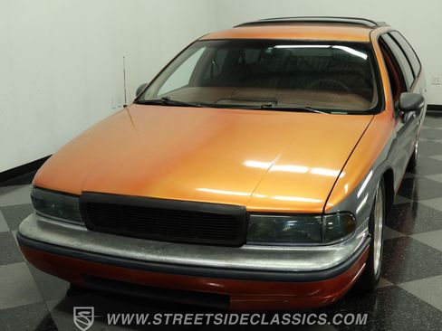 Used 1992 Oldsmobile Custom Cruiser RWD image 17