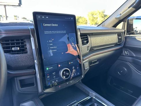 Used 2022 Ford Expedition Limited image 15