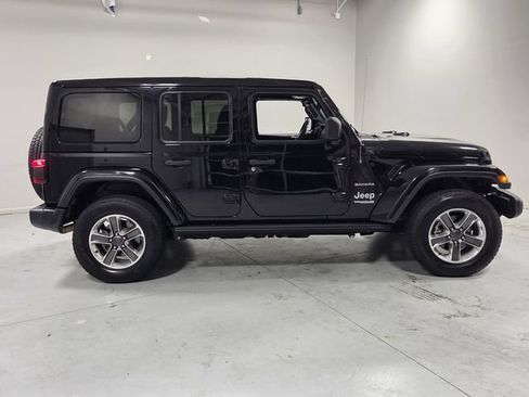 Used 2020 Jeep Wrangler Unlimited Sahara AWD/4WD image 12