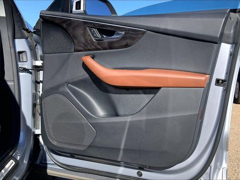 Used 2022 Audi Q8 Premium image 23