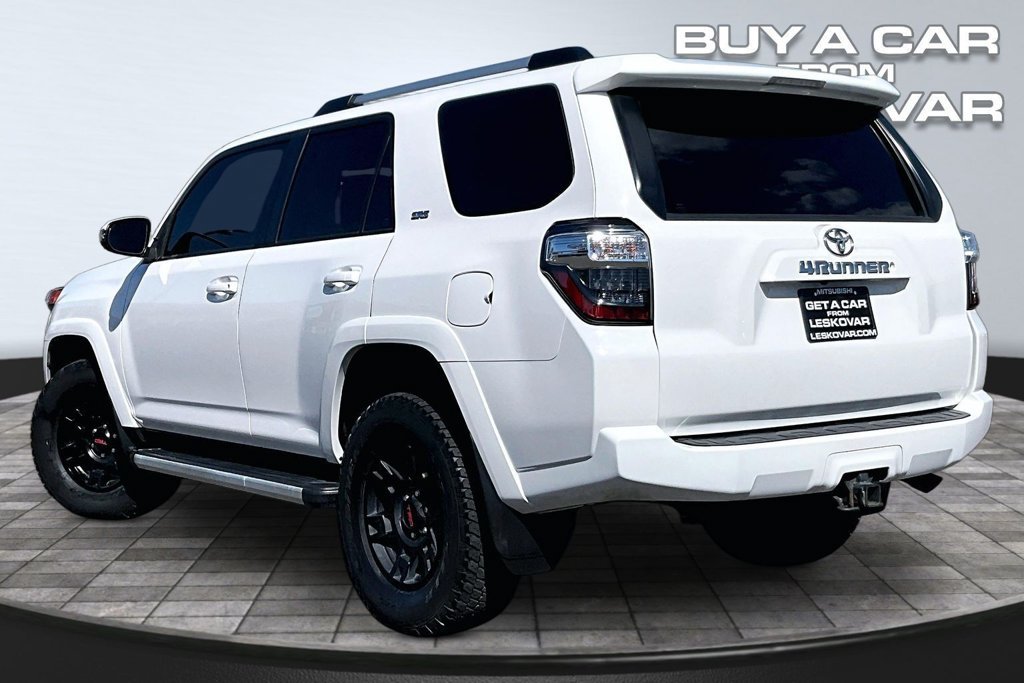 Used 2019 Toyota 4Runner SR5 Premium AWD/4WD image 2