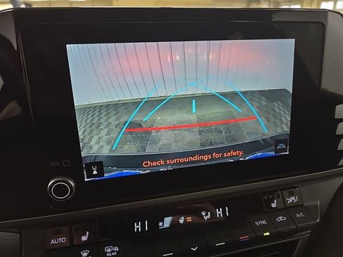 Used 2025 Toyota Camry SE image 23