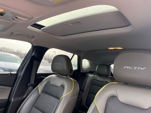 Used 2025 Chevrolet Trax ACTIV w/ Sunroof Package image 18