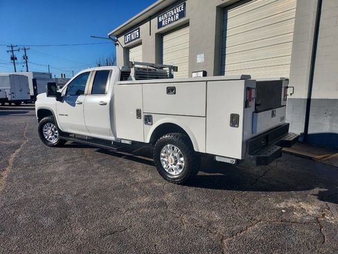 Used 2022 Chevrolet Silverado 2500 LT w/ Convenience Package image 3