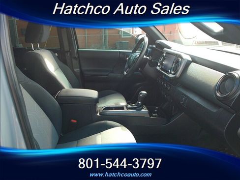 Used 2021 Toyota Tacoma TRD Off-Road AWD/4WD image 18