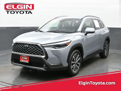 Used 2022 Toyota Corolla Cross XLE image 1