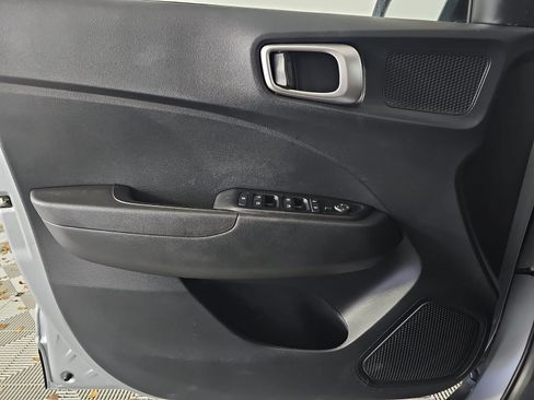 Used 2023 Hyundai Venue SE FWD image 25