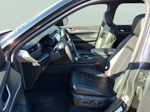 New 2025 Jeep Grand Cherokee Limited AWD/4WD image 16