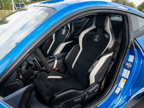 Used 2021 Ford Mustang Shelby GT500 w/ Carbon Fiber Track Pack image 33