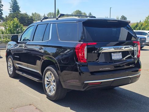 Used 2023 GMC Yukon SLT w/ SLT Premium Package AWD/4WD image 3