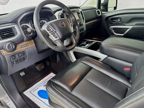 Used 2017 Nissan Titan SL w/ Chrome Package RWD image 10