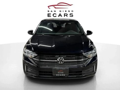 Used 2024 Volkswagen Jetta Sport image 2
