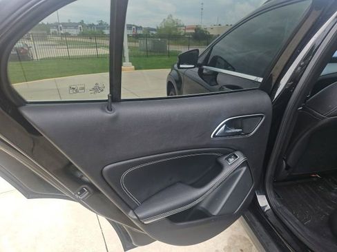 Used 2018 Mercedes-Benz GLA 250 4MATIC image 19