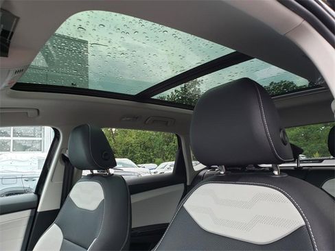 New 2025 Volkswagen Taos SEL image 7