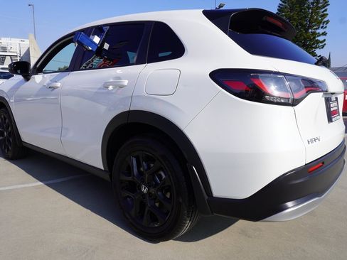 Used 2023 Honda HR-V Sport image 5