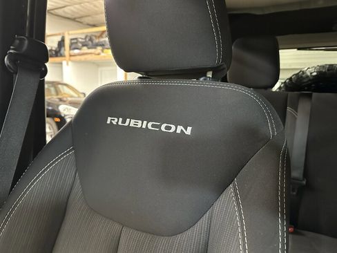 Used 2015 Jeep Wrangler Unlimited Rubicon w/ Connectivity Group AWD/4WD image 29
