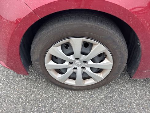 Used 2022 Toyota Corolla LE FWD image 11