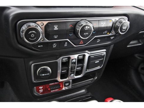 Used 2018 Jeep Wrangler Unlimited Rubicon AWD/4WD image 25
