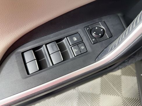 Used 2019 Toyota RAV4 Limited image 20