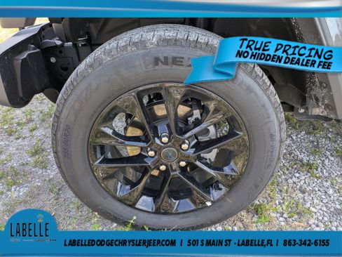 Used 2025 Jeep Wrangler Unlimited Sahara w/ Safety Group AWD/4WD image 10