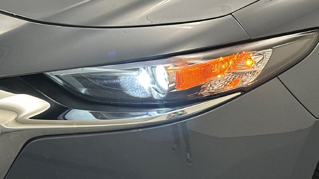 Used 2023 MAZDA MAZDA3 s FWD image 21