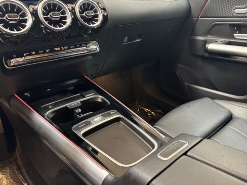 Used 2025 Mercedes-Benz GLA 250 4MATIC image 42