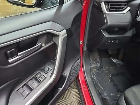 Used 2022 Toyota RAV4 XLE AWD/4WD image 27