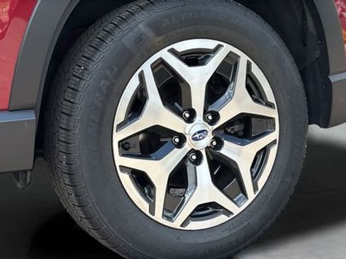 Used 2023 Subaru Forester Premium AWD/4WD image 30
