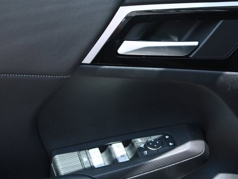 New 2025 Mitsubishi Outlander SE image 14