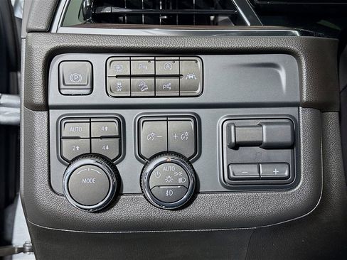 New 2025 Chevrolet Suburban Premier image 10