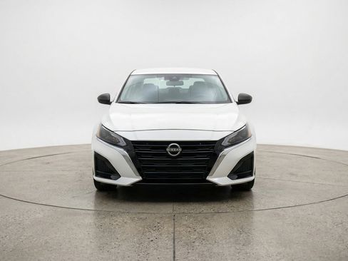 Used 2025 Nissan Altima 2.5 SV FWD image 2