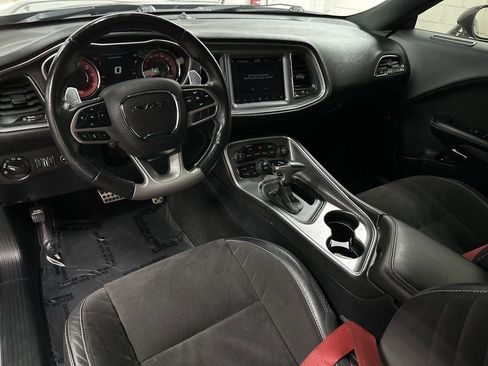 Used 2019 Dodge Challenger SRT Hellcat RWD image 12
