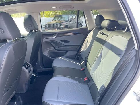 New 2025 Volkswagen Tiguan SE image 47