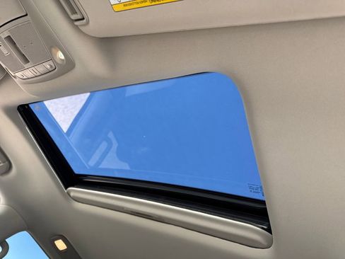 Used 2022 Nissan Armada SL image 17